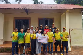 Những điểm trường đã được khóa lên mình màu áo mới. Ảnh: H.H