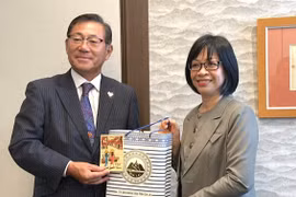 Phó Chủ tịch UBND tỉnh Nguyễn Thị Thanh Lịch làm việc với Chủ tịch Hội hữu nghị Nhật-Việt tại TP. Sakai
