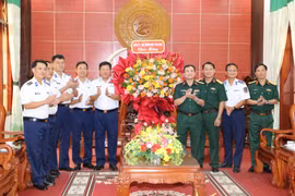 Tư lệnh Vùng Cảnh sát biển 2 thăm, chúc mừng Bộ Chỉ huy Quân sự tỉnh Gia Lai sau sáp nhập