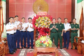 Tư lệnh Vùng Cảnh sát biển 2 thăm, chúc mừng Bộ Chỉ huy Quân sự tỉnh Gia Lai sau sáp nhập