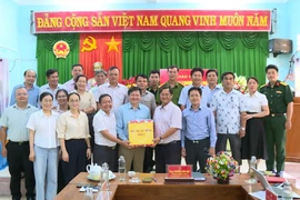 Phó Chủ tịch Thường trực HĐND tỉnh Trương Văn Đạt kiểm tra hoạt động xã đảo Nhơn Châu