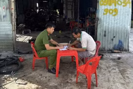 Chủ cơ sở sửa chữa xe máy ký cam kết không "độ chế" xe, gây mất trật tự an toàn giao thông