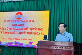 Đại biểu Quốc hội Nguyễn Văn Cảnh trả lời kiến nghị của cử tri xã Đề Gi. Ảnh: Trương Trang