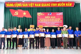 Đak Pơ tuyên dương 13 đảng viên trẻ