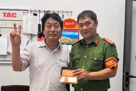 Công an phường Quy Nhơn Đông hỗ trợ du khách Hàn Quốc tìm lại tài sản đánh rơi 