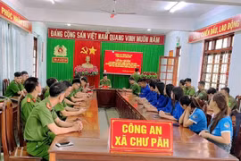 Ra quân cao điểm 50 ngày đêm hỗ trợ người dân thực hiện các thủ tục hành chính