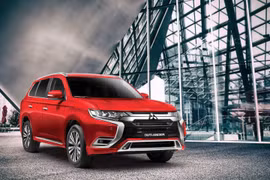 Mitsubishi Outlander 2025: Nâng cấp thiết kế và hiệu suất, giá từ 825 triệu đồng