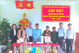 Trưởng Ban Tổ chức Tỉnh ủy Gia Lai Mai Việt Trung thăm, tặng quà các gia đình chính sách