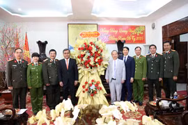 Công an tỉnh, Liên đoàn Lao động tỉnh Gia Lai chúc mừng Tỉnh ủy nhân kỷ niệm 95 năm Ngày thành lập Đảng Cộng sản Việt Nam