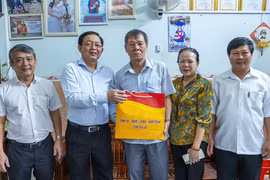 Bí thư Tỉnh ủy Hồ Quốc Dũng tri ân gia đình chính sách và người có công tiêu biểu tại phường Quy Nhơn