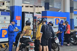 Giá xăng RON95 vượt mốc 21.000 đồng/lít từ chiều 9-1