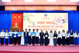 Gia Lai gặp mặt 205 học sinh, sinh viên xuất sắc, tiêu biểu nhân dịp đầu Xuân Ất Tỵ 2025