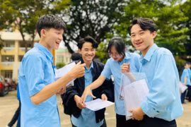 Thí sinh thi theo Chương trình DGPT 2018 phấn khởi hoàn thành kỳ thi. Ảnh: Trần Dung