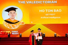 Trường Đại học FPT trao bằng tốt nghiệp đại học năm 2025 cho 300 sinh viên khóa đầu tiên tại cơ sở Quy Nhơn.