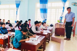 Sở Giáo dục và Đạo tạo Gia Lai cùng chính quyền địa phương đã kêu gọi các đơn vị, nhà hảo tâm chung tay hỗ trợ sách vở, giúp học trò vùng lũ sớm ổn định học tập.