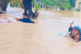 Ngày lễ tri ân 20-11 đặc biệt của thầy cô vùng lũ Gia Lai