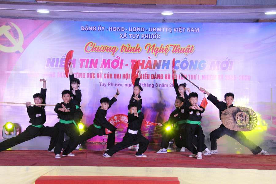 Mãn nhãn với màn võ thuật do các võ sinh biểu diễn. Ảnh: Trọng Lợi img-5739.jpg