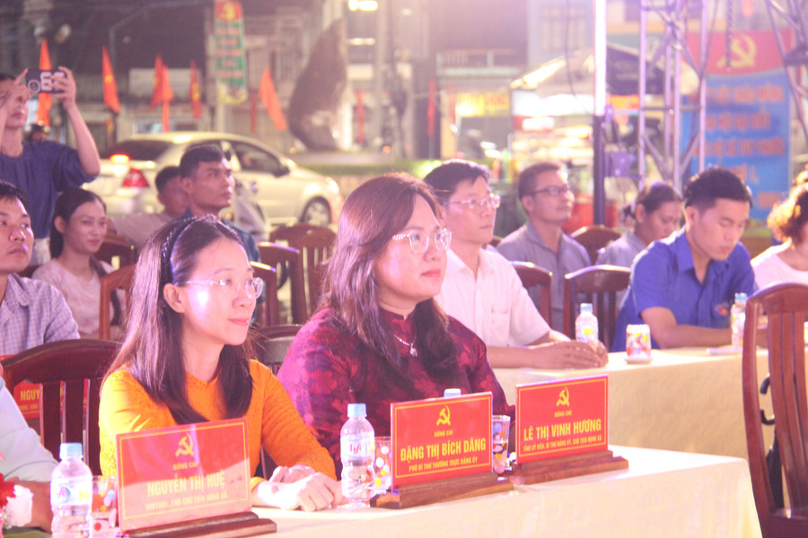 Các đại biểu tham dự chương trình nghệ thuật. Ảnh: Trọng Lợi img-5718.jpg