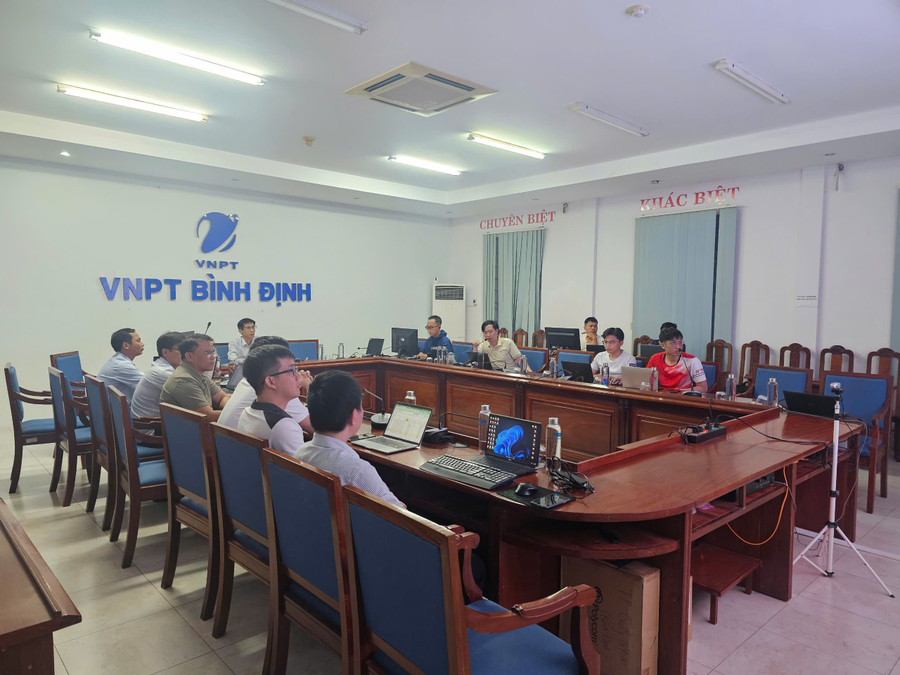 Lực lượng kỹ thuật VNPT trực chiến 24/24, sẵn sàng xử lý sự cố ngay khi phát sinh. Ảnh: A.N 72a05b7a4d71c62f9f60.jpg