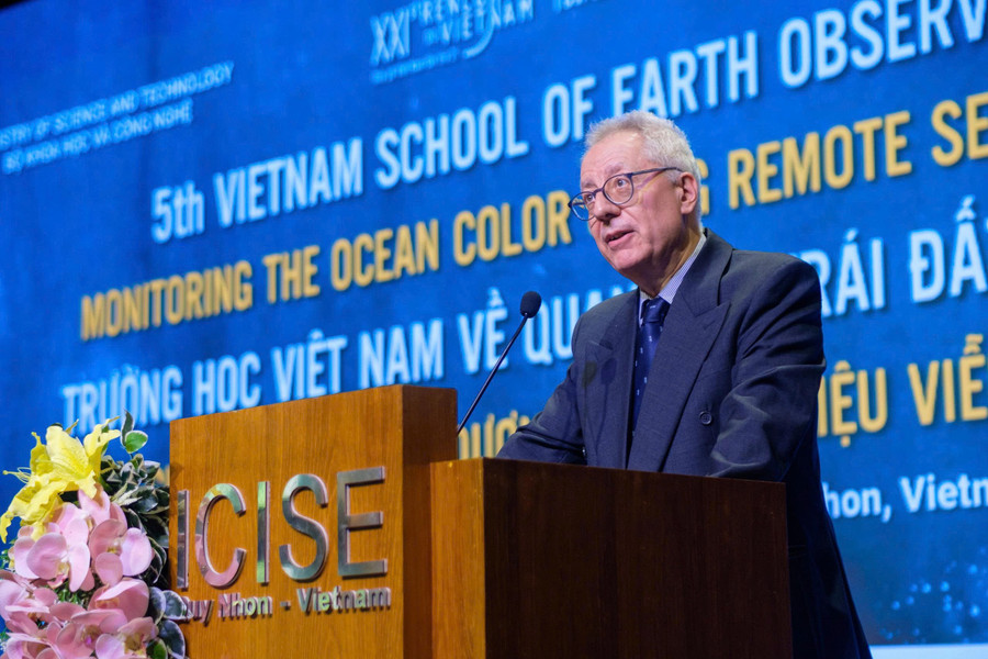 Ông Denis Fourmeau, Tùy viên hợp tác khoa học tại Đại sứ quán Pháp tại Việt Nam phát biểu tại lễ khai mạc. Ảnh: A.N c49d62762a08a756fe19.jpg