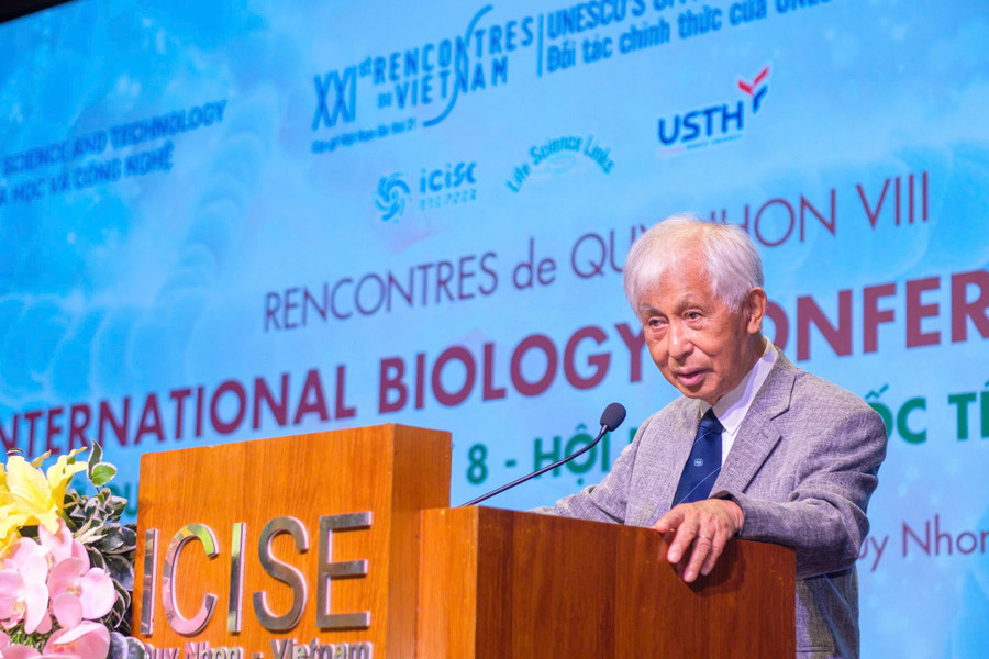 GS Trần Thanh Vân-Chủ tịch Hội Khoa học Gặp gỡ Việt Nam, Giám đốc ICISE phát biểu khai mạc hội nghị. Ảnh: A.N 85d0687db0673a396376.jpg
