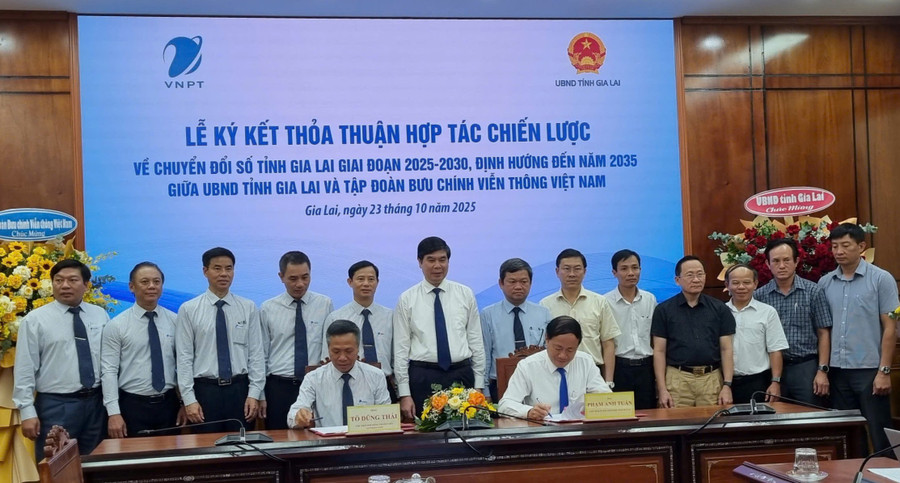 Việc thực hiện ký kết thỏa thuận giữa UBND tỉnh Gia Lai với Tập đoàn VNPT mở ra rất nhiều cơ hội về triển khai các nhiệm vụ phát triển công nghệ thông tin, chuyển đổi số một cách toàn diện; trong đó có việc đẩy mạnh phát triển hạ tầng 5G và ứng dụng IoT trong các khu, cụm công nghiệp trên địa bàn. Ảnh: Trọng Lợi hop-tac.jpg