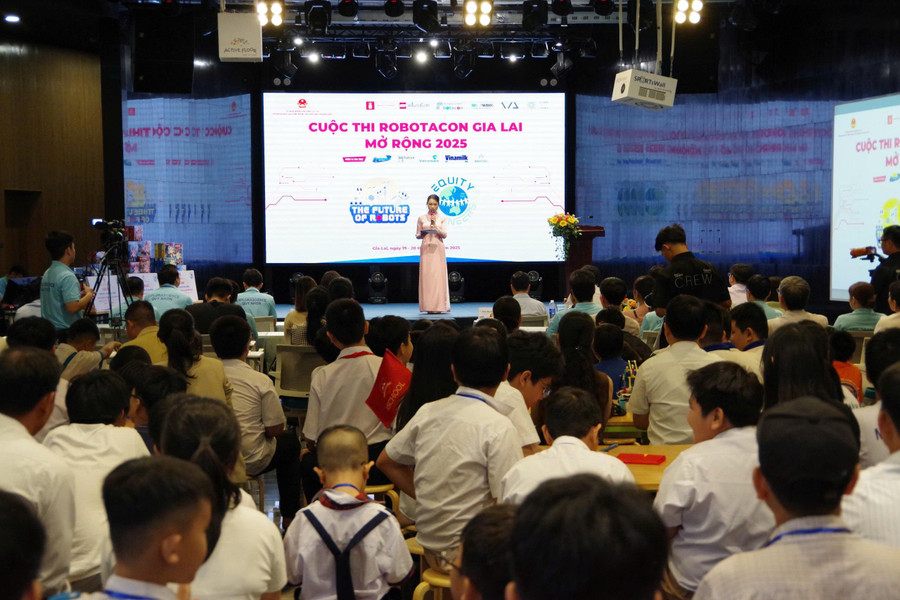 Cuộc thi Robotacon Gia Lai mở rộng 2025 thu hút đông đảo học sinh tham gia. Ảnh: Trọng Lợi 2.jpg