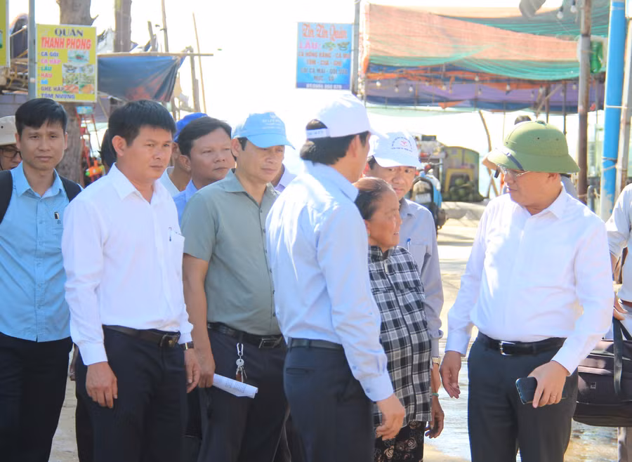 lang-nghe-y-kien.jpg