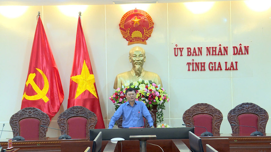 Der stellvertretende Vorsitzende des Volkskomitees der Provinz, Nguyen Tu Cong Hoang, hielt auf der Versammlung eine Rede. Foto: Huy Toan dong-chi-pho-chu-tich-ubnd-tinh-nguyen-tu-cong-hoang-phat-bieu-chi-dao-tai-buoi-lam-viec.jpg
