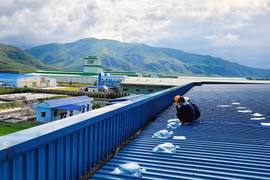 Chỉ cần phát hiện bất kỳ điểm mất an toàn nào, đơn vị sẽ phối hợp với Điện lực tiến hành cô lập hoặc tạm cắt điện ngay để phòng ngừa chập điện, cháy. 