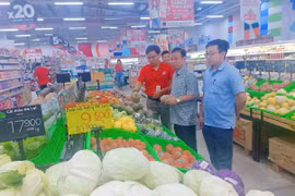 Sở Công Thương tổ chức đoàn kiểm tra tình hình dự trữ hàng hóa tại một số siêu thị, doanh nghiệp phân phối lớn.