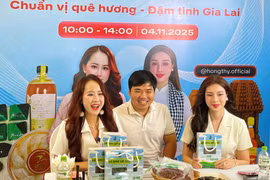 Các TikToker livestream quảng bá 20 sản phẩm OCOP tiêu biểu của tỉnh Gia Lai.