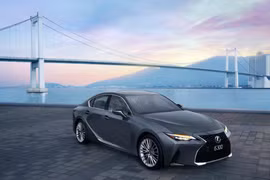 Lexus IS 2021 Luxury nhập khẩu hãng giá 2,49 tỷ đồng