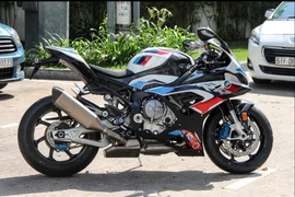 BMW M 1000 RR – Siêu mô tô đua giá từ 767 triệu đồng 