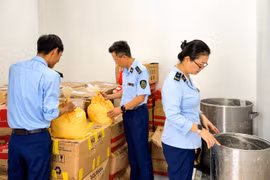 Đội Quản lý thị trường số 2 đã báo cáo nhanh vụ phát hiện cơ sở sản xuất mỹ phẩm không có phiếu công bố sản phẩm tại thôn Phú Kim, xã Phù Cát.