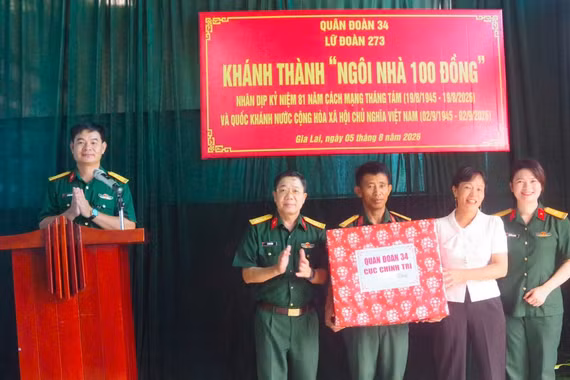 Lữ đoàn 273 bàn giao “Ngôi nhà 100 đồng” tặng gia đình quân nhân