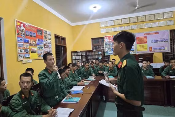 Tuổi trẻ Tiểu đoàn 1 học tập hành động dũng cảm của Thượng sĩ Kpă Thiêp