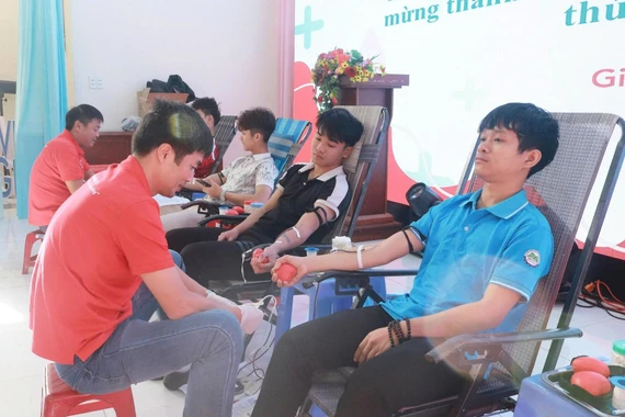 Cán bộ, giáo viên và sinh viên Trường Cao đẳng Gia Lai hiến máu tình nguyện
