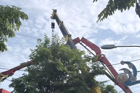 Gãy cần bơm bê tông khiến 3 người thương vong ở phường Bồng Sơn.