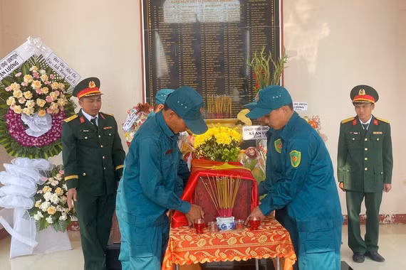 Xã An Lương và Tuy Phước Đông tổ chức cất bốc, an táng hài cốt liệt sĩ.