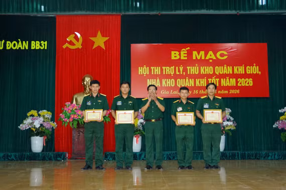 Sư đoàn 31 tổ chức Hội thi trợ lý, thủ kho quân khí giỏi, nhà kho quân khí tốt. 