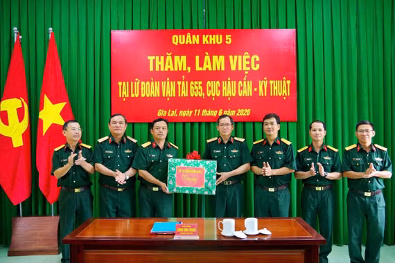 Chính ủy Quân khu 5 làm việc, kiểm tra các cơ quan, đơn vị quân đội ở Gia Lai.