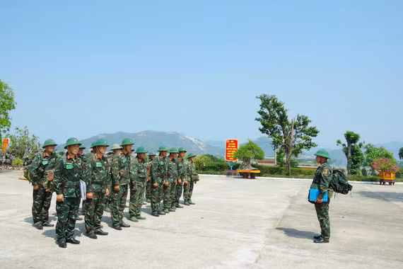 Sư đoàn 31 tổ chức diễn tập chỉ huy, cơ quan một bên, một cấp trên bản đồ. 