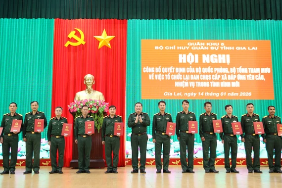 Công bố quyết định điều động, bổ nhiệm 135 sĩ quan quân đội chính quy giữ chức Chỉ huy trưởng Ban CHQS cấp xã.