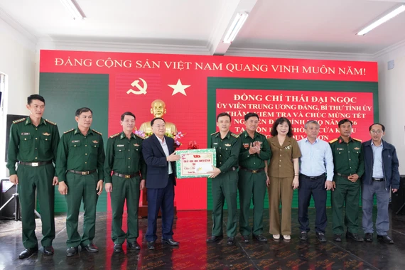 Bí thư Tỉnh ủy Thái Đại Ngọc thăm, chúc Tết các đơn vị lực lượng vũ trang