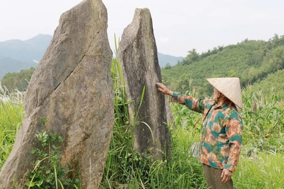 Khu mộ đá 400 năm tuổi của dòng họ quyền lực ở Phú Thọ