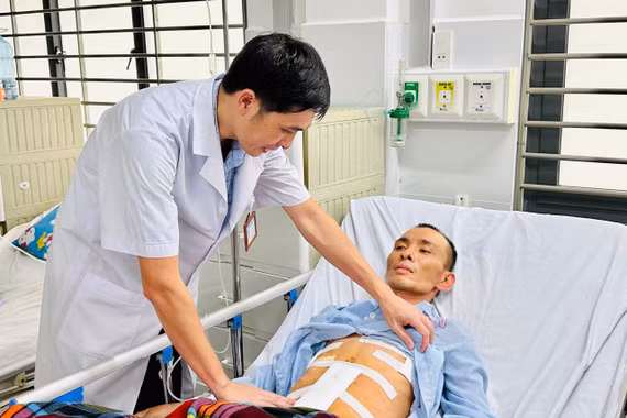 Bệnh viện Đa khoa Gia Lai phối hợp khẩn cấp liên chuyên khoa cứu sống bệnh nhân nguy kịch 