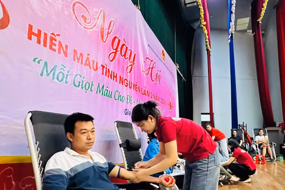 Chủ tịch UBND tỉnh Gia Lai tặng bằng khen 53 tập thể, gia đình và cá nhân trong phong trào hiến máu tình nguyện