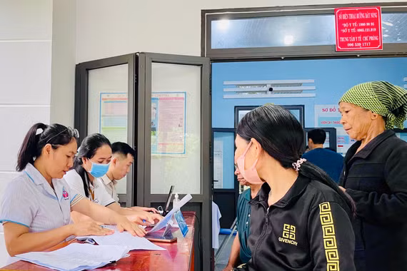 Trung tâm Y tế Chư Prông khám sức khỏe định kỳ miễn phí cho người dân xã Ia Púch