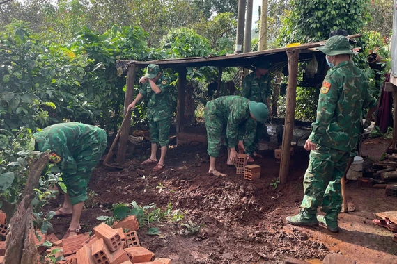 Đồn Biên phòng Ia O hỗ trợ sinh kế cho hộ nghèo biên giới